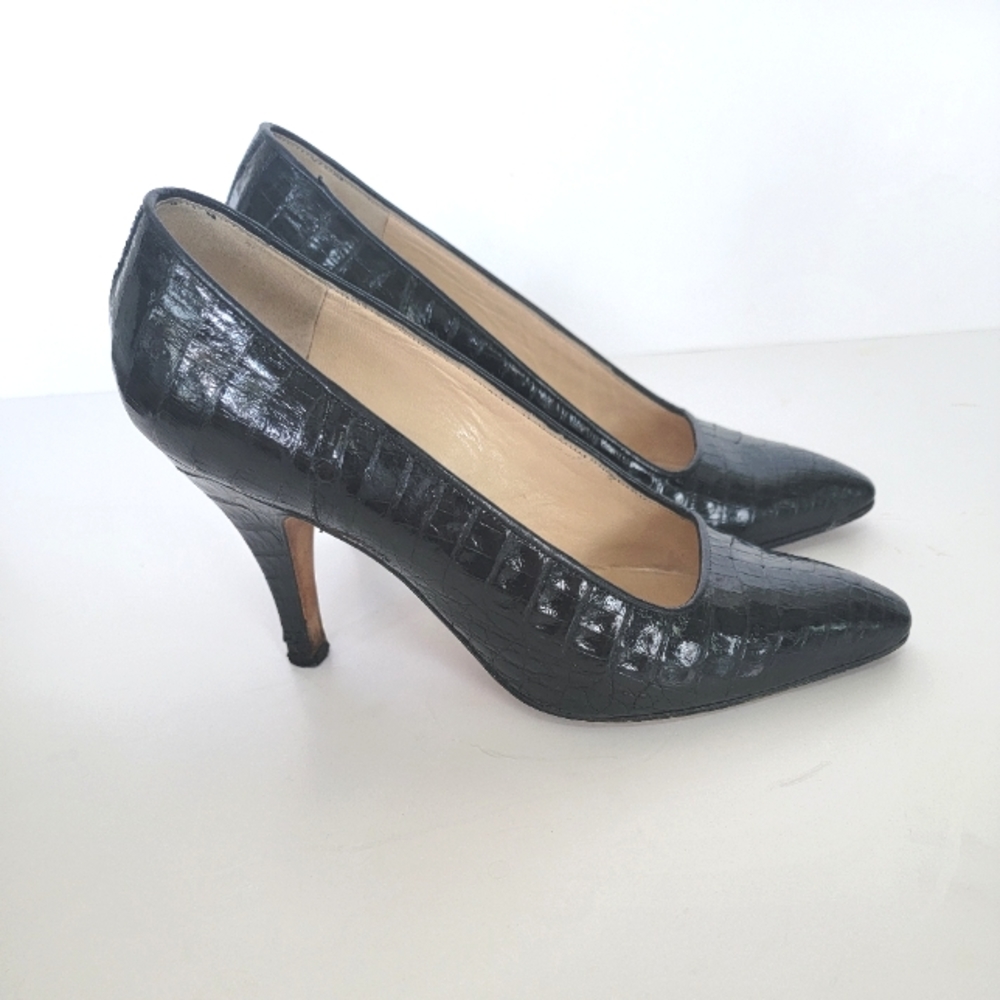 Manolo Blahnik alligator embossed leather heels, size 35 or US size 5